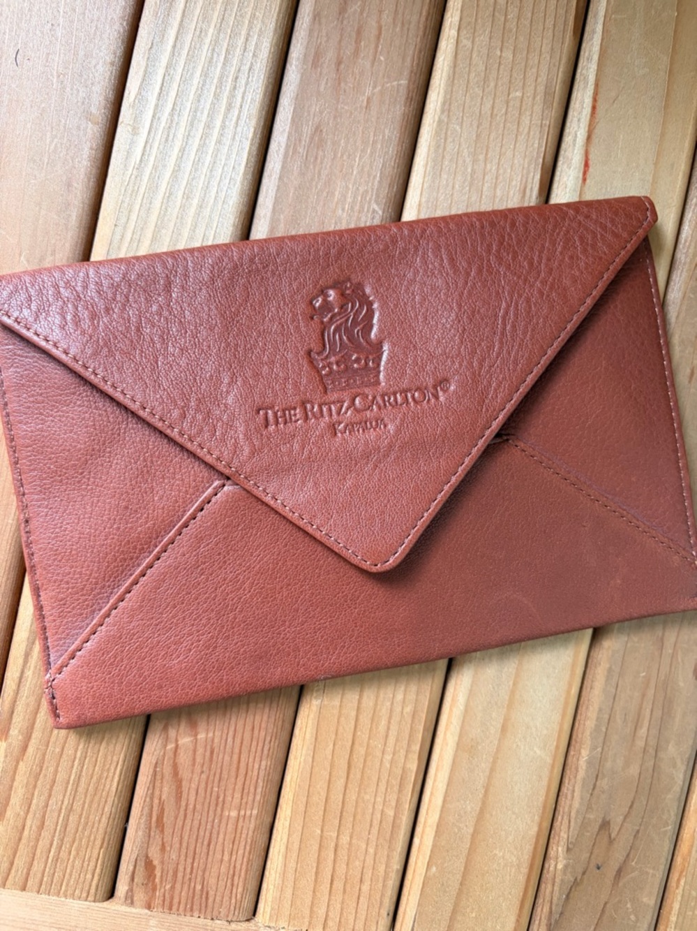 Ritz-Carlton Kapalua Leather Envelope Clutch | Vintage Hotel Collection Wallet - Picture 2 of 7